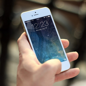 iphone-410324.jpg